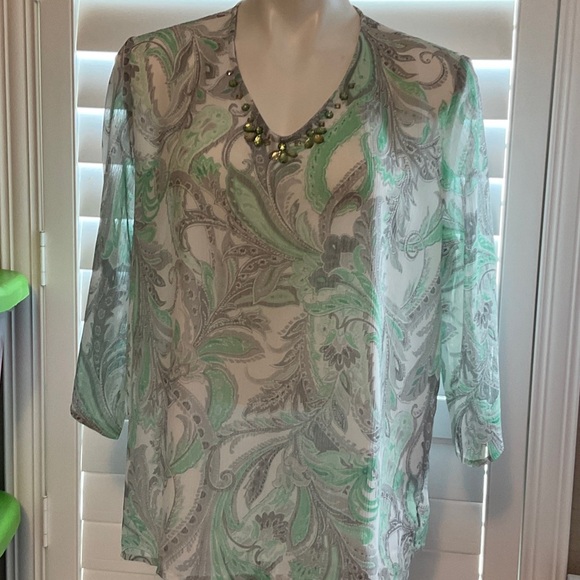 Elegant Green and Gray Paisley Women's Top - Picture 1 of 9